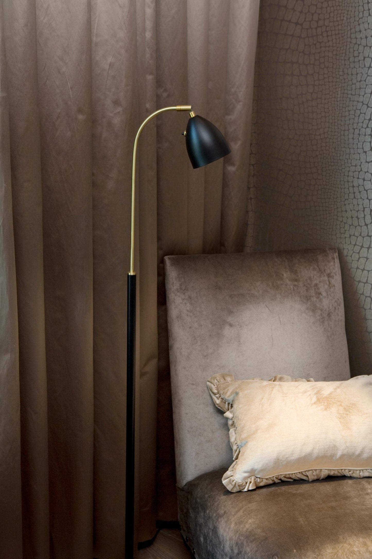 Deluxe Floor Lamp