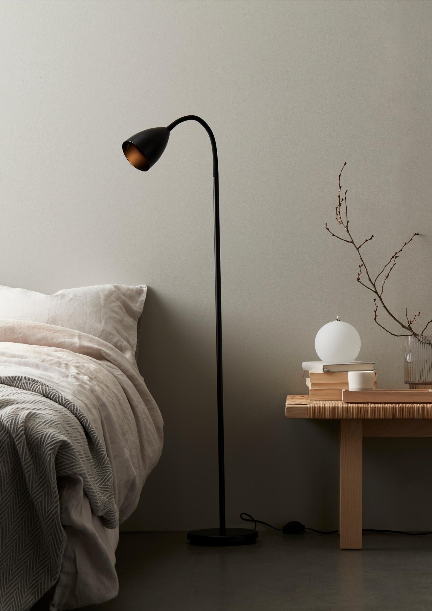 Trotsig Floor Lamp