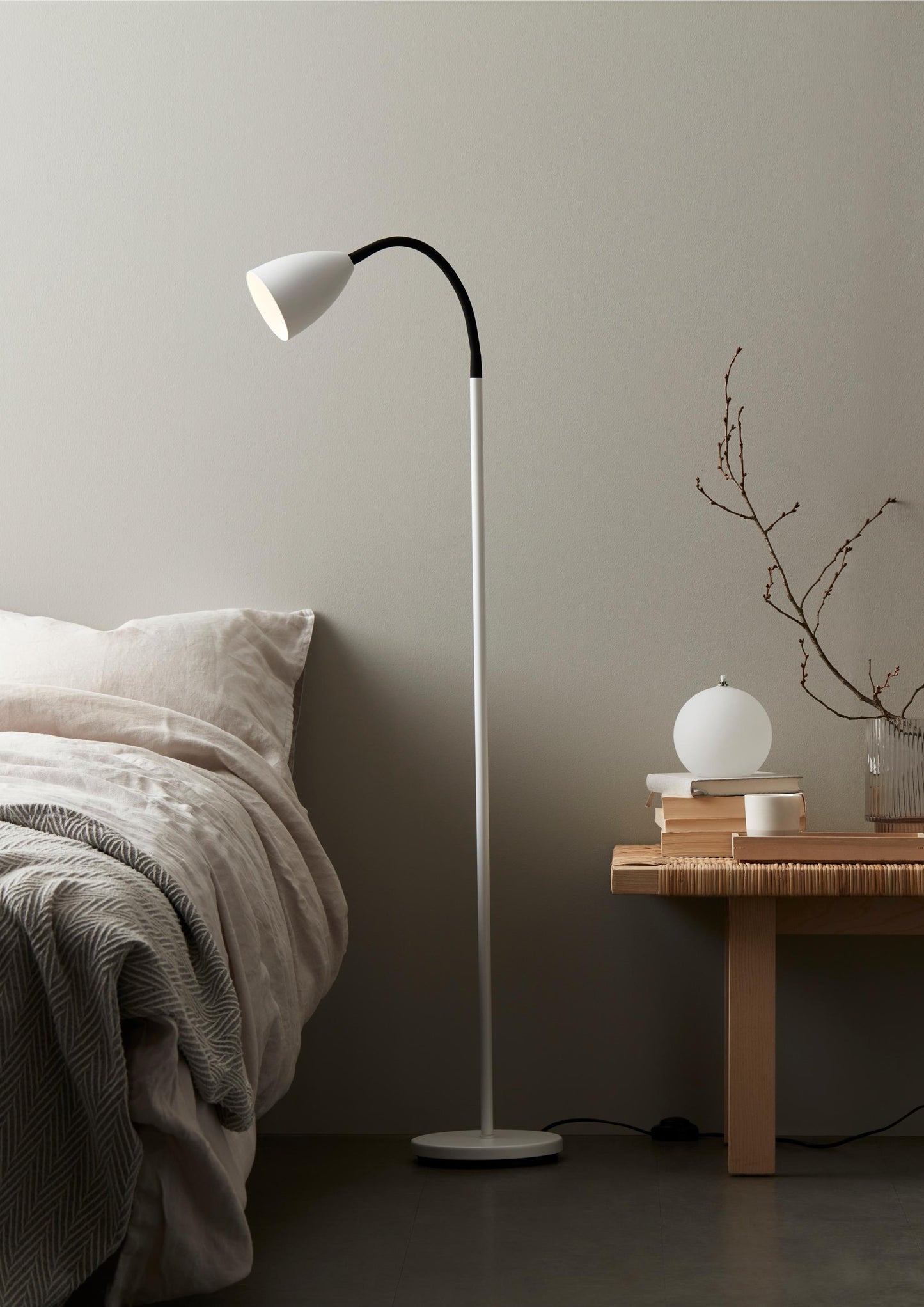 Trotsig Floor Lamp